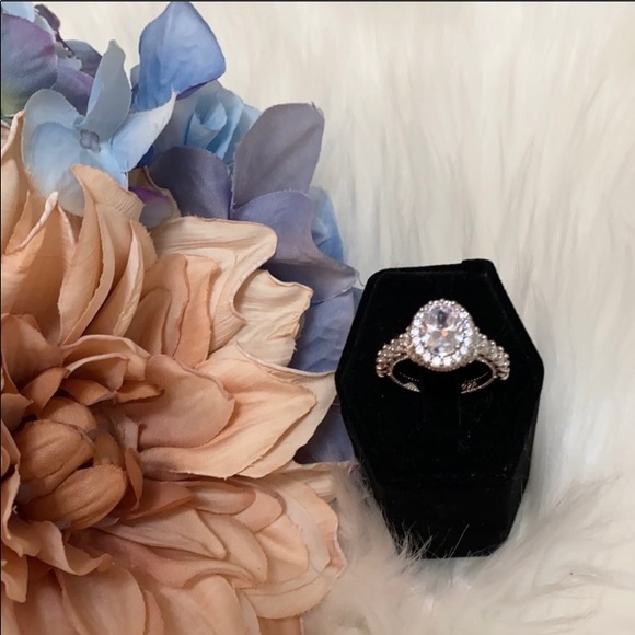 Halo Ring With Gorgeous Engagement Setting CZ Stones 925 NEW! - Picture 4 of 6